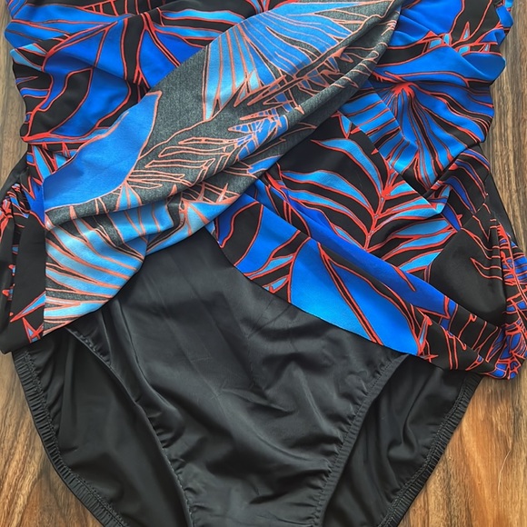 NWOT Magicsuit Hot Line Lisa - Picture 7 of 15